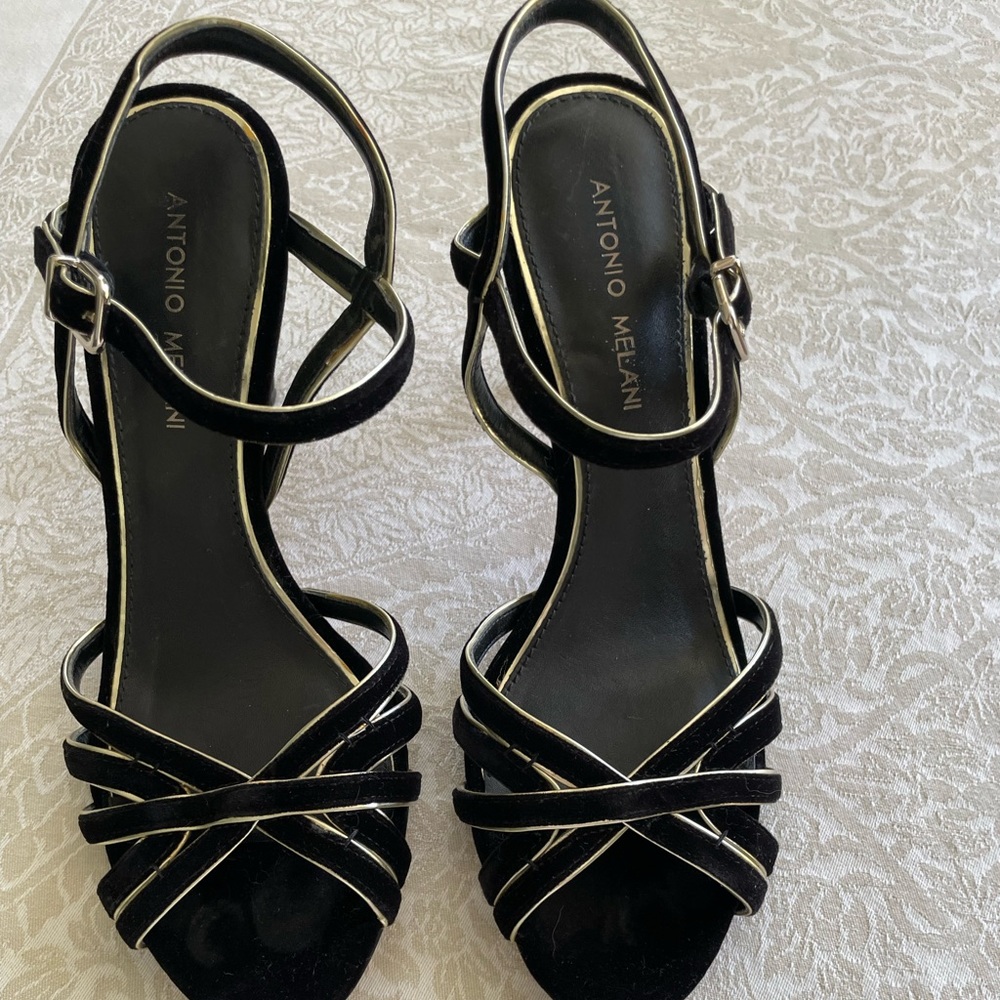 Black heels with gold edging. Great condition. No box from smoke free home.
